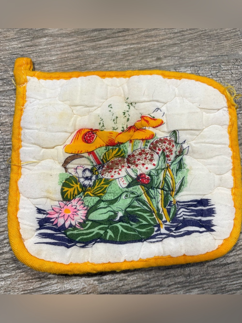 Vintage MCM Floral Mushroom Quilted Potholder in Yellow Trim
